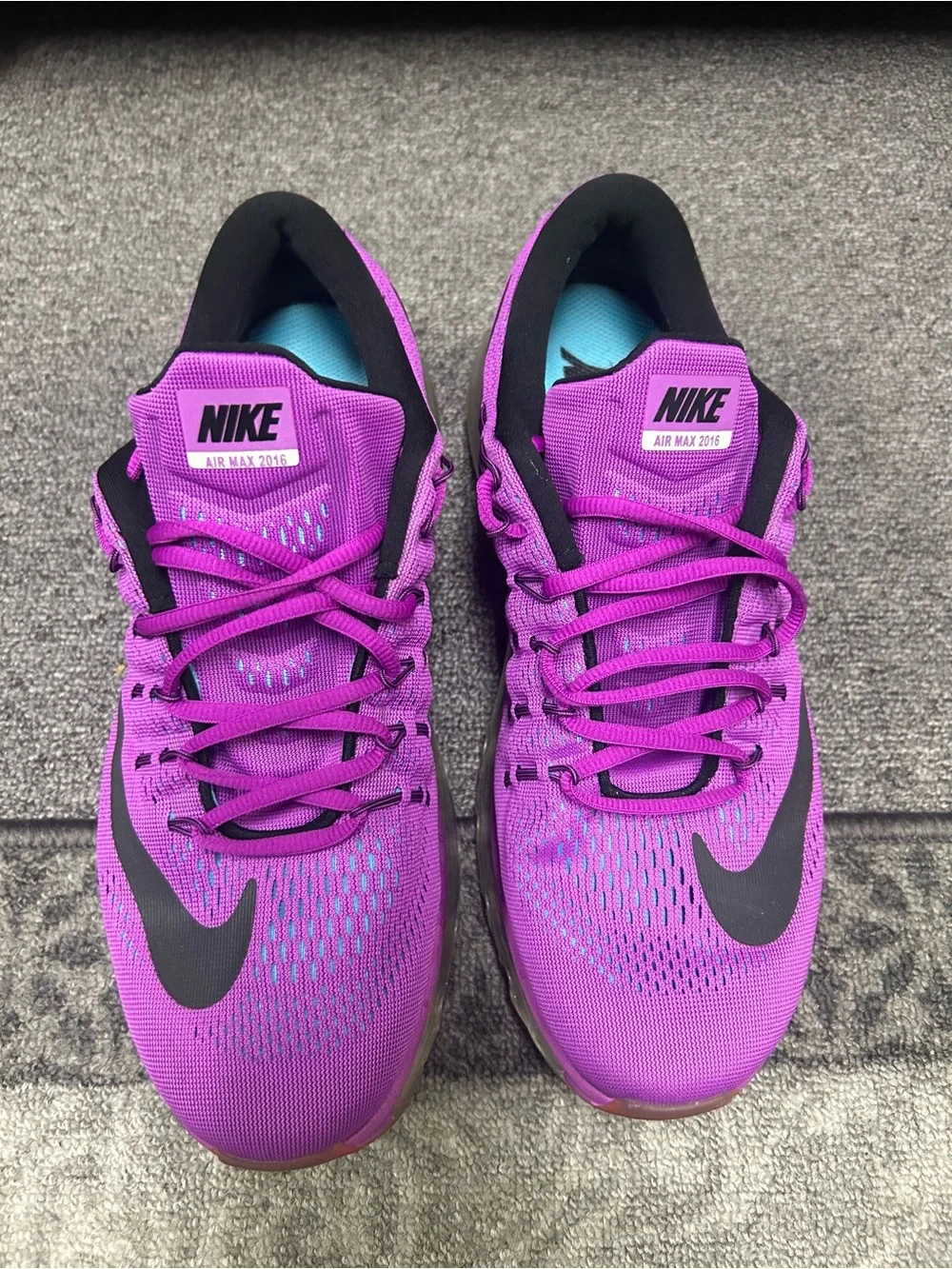 Nike Women's Athletic Shoes Purple /Black  Size 10  Excellent PreOwned Condition